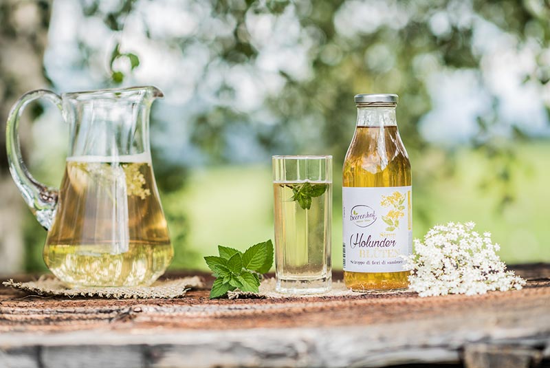 Frischer Holundersirup